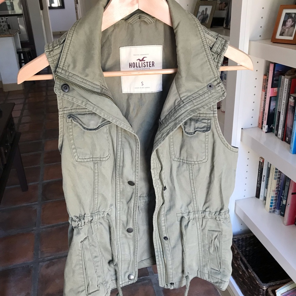 Hollister army vest